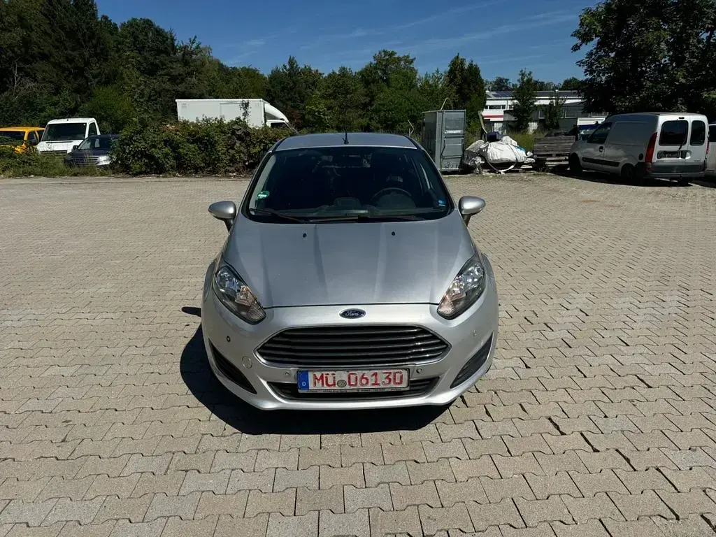 Gebraucht Ford Fiesta 95 PS (69 kW) 2015 Silber Kleinwagen