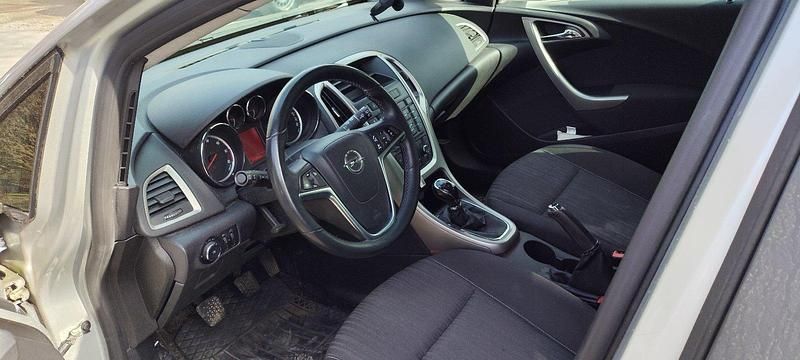 Gebraucht Opel Astra 95 PS (69 kW) 2011 Silber Kombi