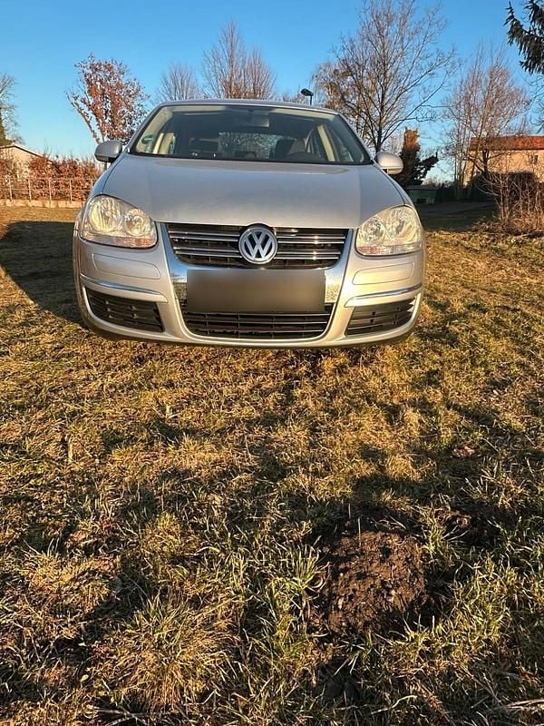 Gebraucht VW Jetta 102 PS (75 kW) 2005 Silber Limousine