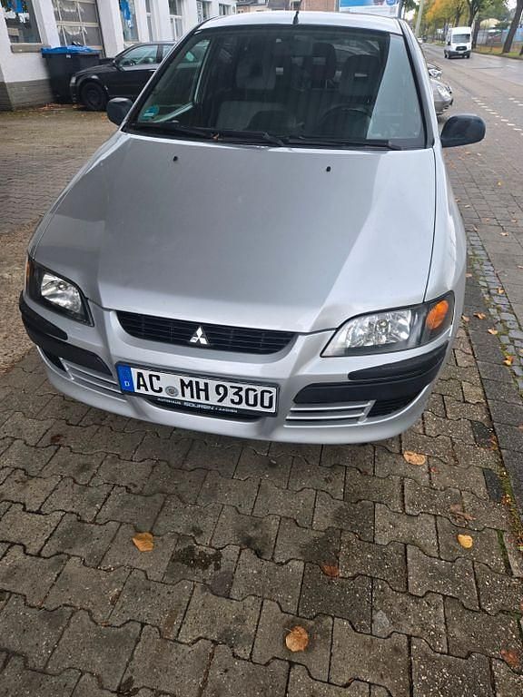 Silber Gebraucht 2004 Mitsubishi Space Star Comfort Edition Van / Kleinbus | 2.050 € (Etwas zu teuer) - Bild 1/4