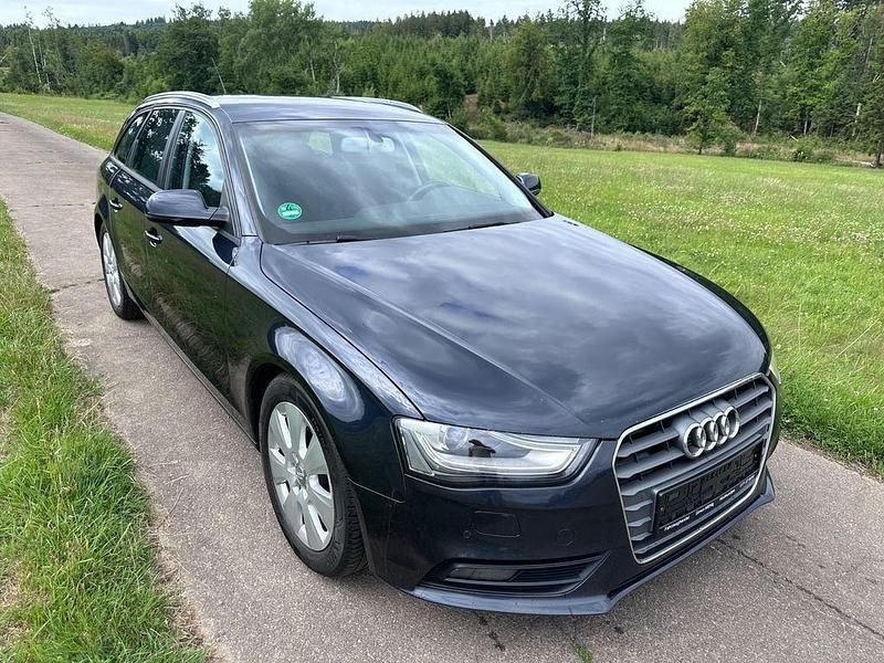 Blau Gebraucht 2015 Audi A4 Attraction Kombi | 10.490 € (Superpreis) - Bild 1/4