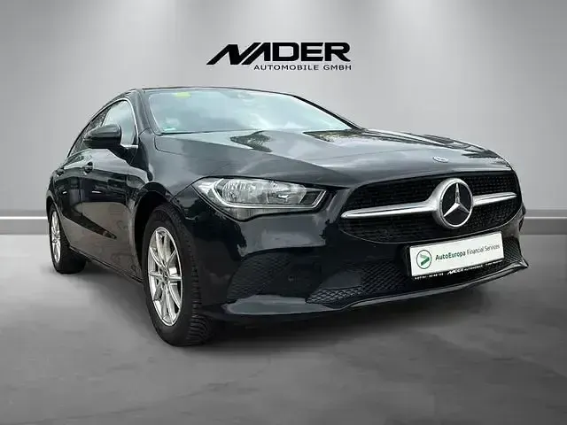 Gebraucht Mercedes CLA180 136 PS (100 kW) 2023 Schwarz Limousine
