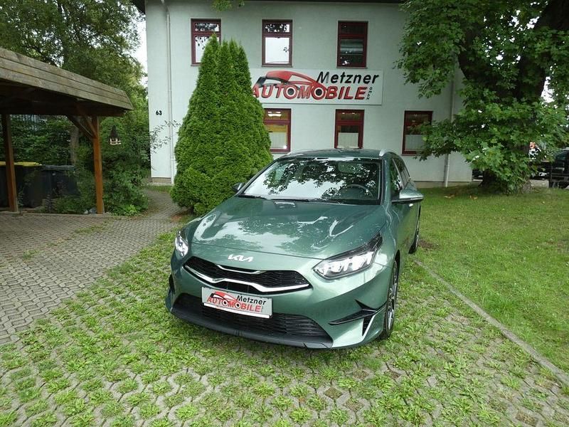 Grün Neu 2025 Kia Ceed Sportswagon Kombi | 28.380 € (Fairer Preis) - Bild 1/4