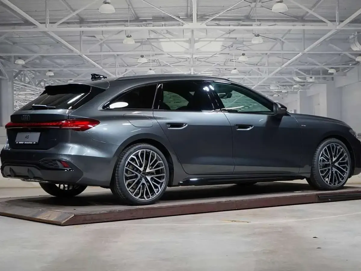 Neu Audi A5 S-Line 204 PS (150 kW) 2025 Daytonagrau perleffekt Kombi