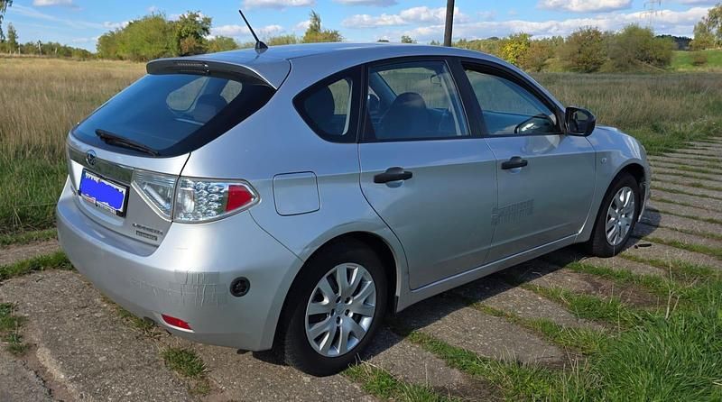 Grau Gebraucht 2008 Subaru Impreza Limousine | 3.500 € - Bild 1/4