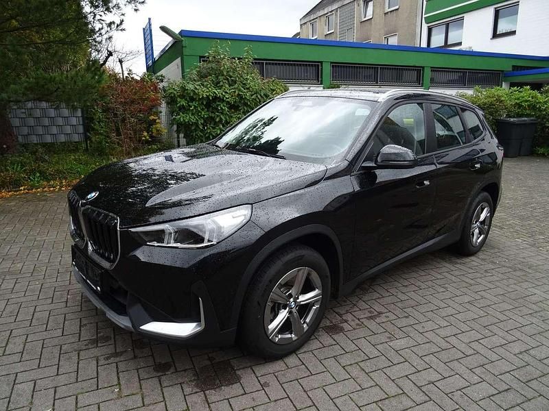 Saphirschwarz Gebraucht 2024 BMW X1 SUV | 36.900 € (Guter Preis) - Bild 1/4