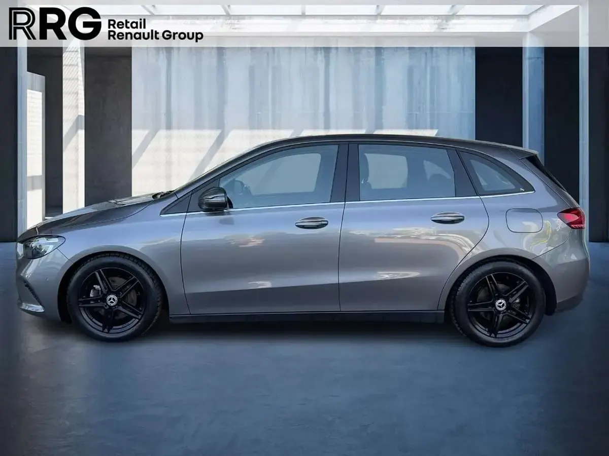 Gebraucht Mercedes B180 116 PS (85 kW) 2024 Mountaingrau  met. Kleinwagen
