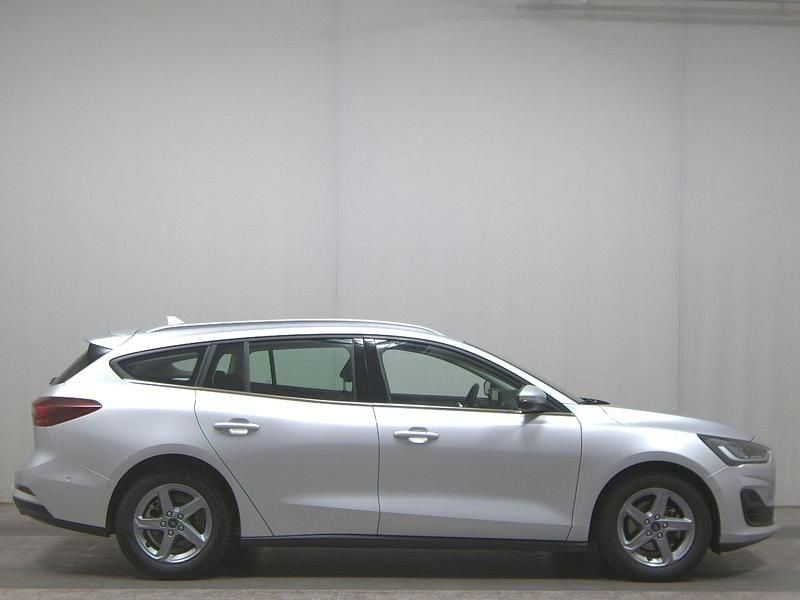 Silber Gebraucht 2022 Ford Focus Titanium Limousine | 16.980 € (Guter Preis) - Bild 1/4