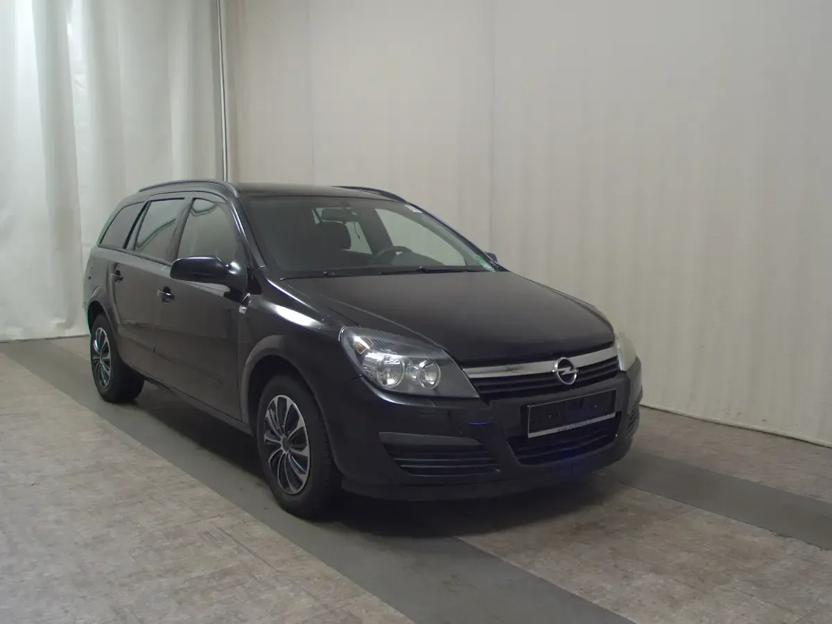 Używany Opel Astra Edition 105 KM (77 kW) 2005 Czarny Kombi