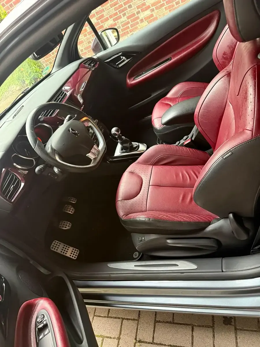 Gebraucht Citroën DS3 92 PS (67 kW) 2010 Grau Kleinwagen
