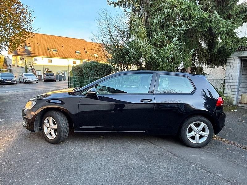 Schwarz Gebraucht 2015 VW Golf VII Trendline Limousine | 7.490 € (Superpreis) - Bild 1/4