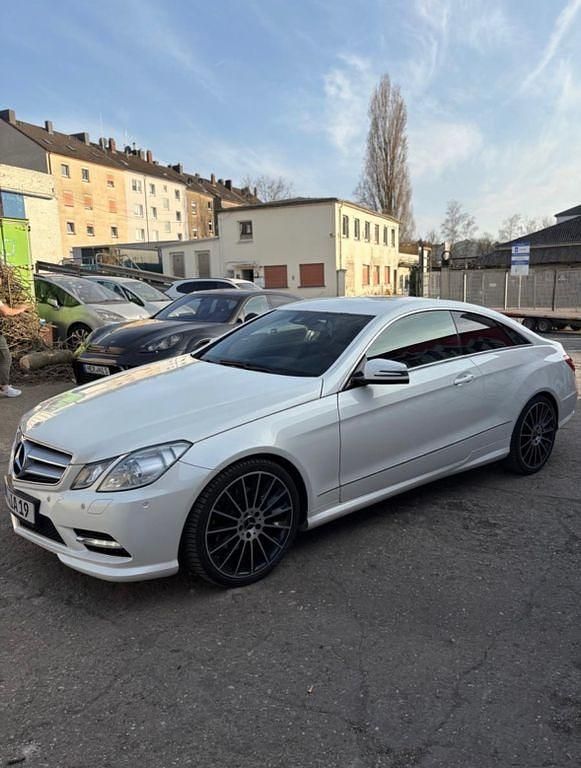 Gebraucht Mercedes E250 AMG line 204 PS (150 kW) 2013 Weiß Coupé