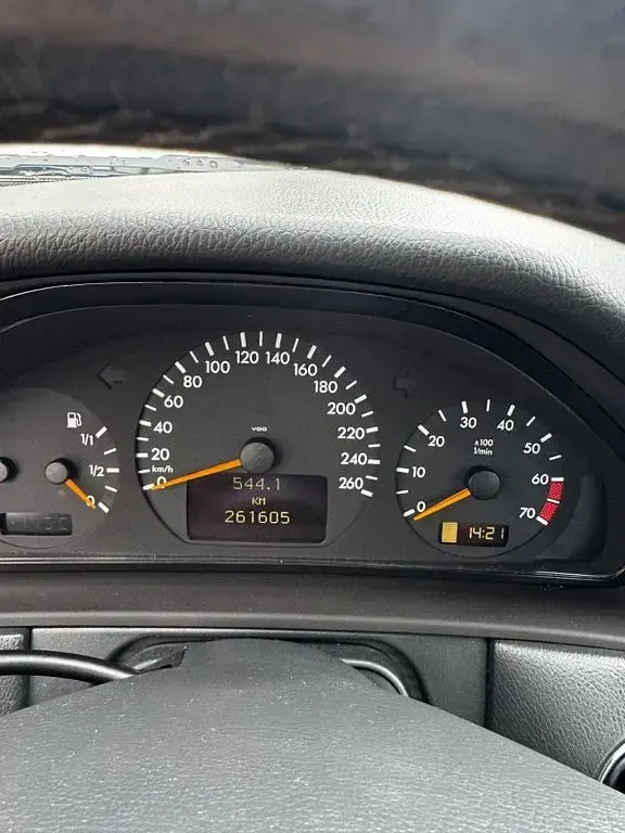 Occasion Mercedes E200 Classic 163 ch (119 kW) 2001 Noir Berline