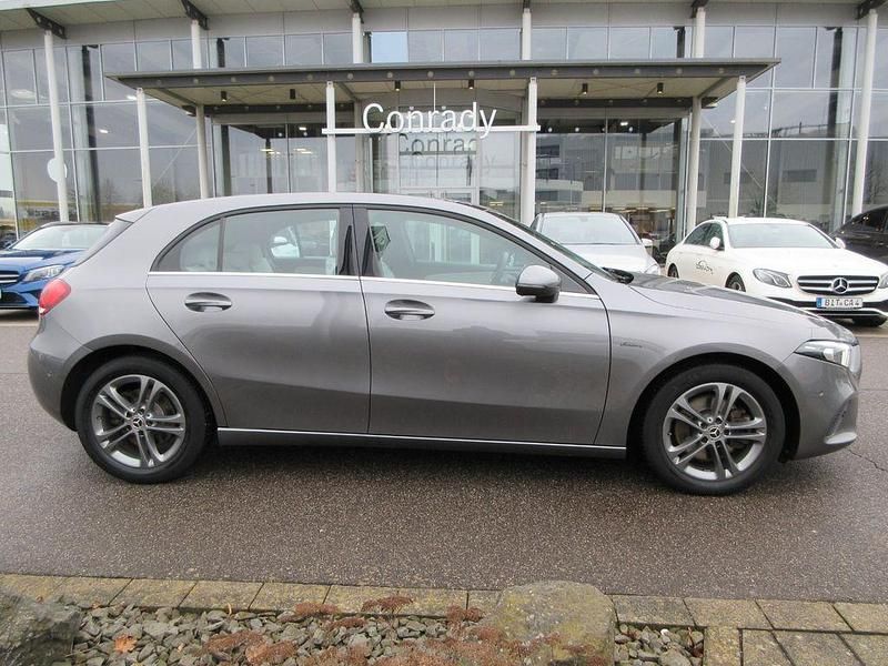 Gebraucht Mercedes A220 Style 190 PS (139 kW) 2019 Grau Limousine
