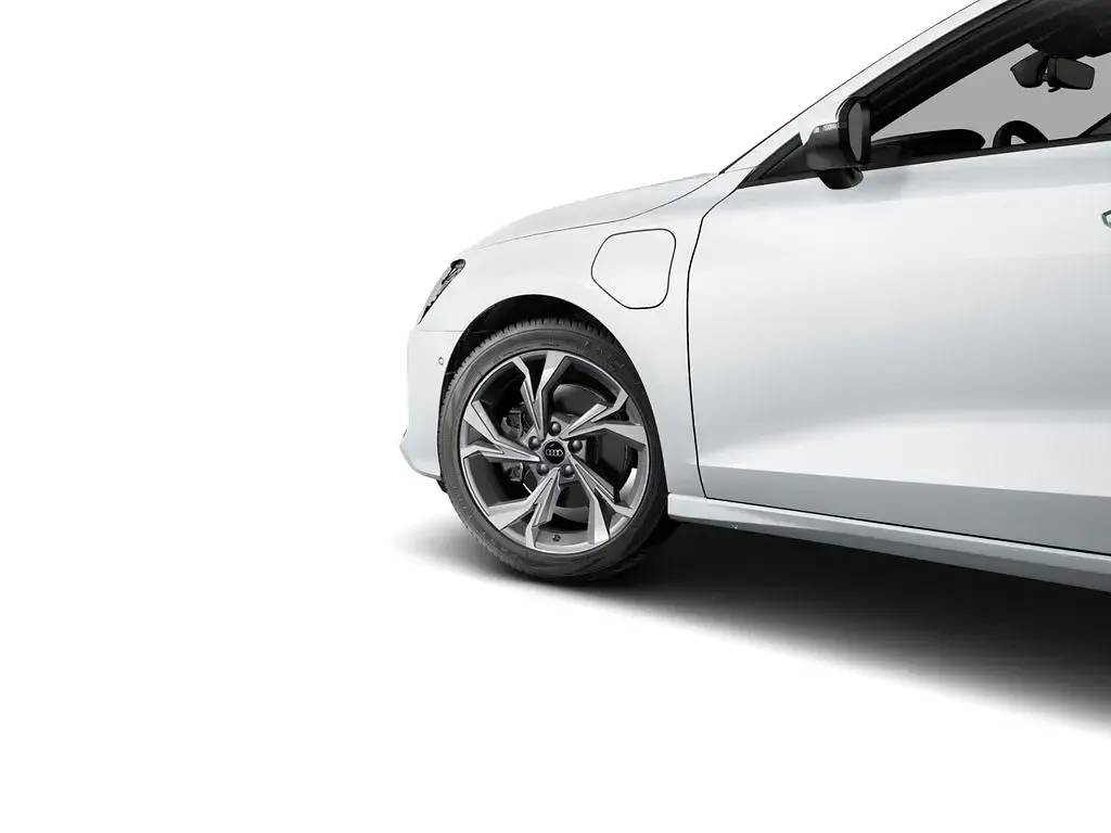 Gebraucht Audi A3 Sport 204 PS (150 kW) 2025 Gletscherweiß metallic Limousine