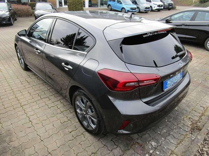 Gebraucht Ford Focus Titanium 125 PS (91 kW) 2023 Magnetic grau (metallic) Limousine