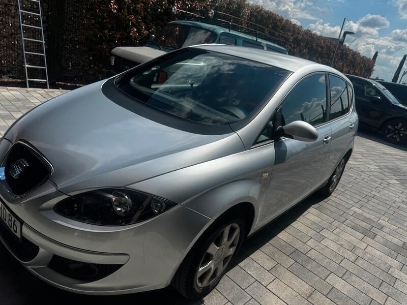 Silber Gebraucht 2005 Seat Altea Van / Kleinbus | 1.900 € (Fairer Preis) - Bild 1/4