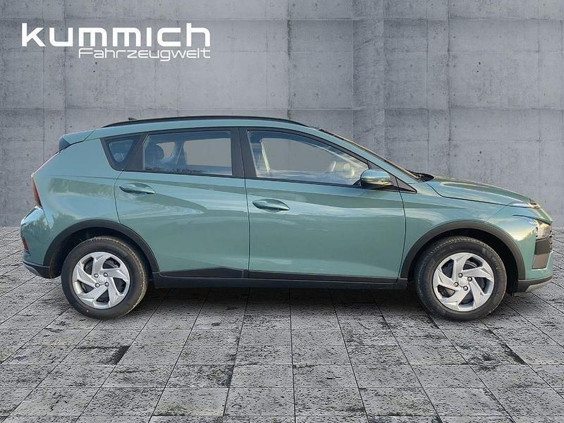 Neu Hyundai Bayon Select 101 PS (74 kW) 2025 Grün SUV