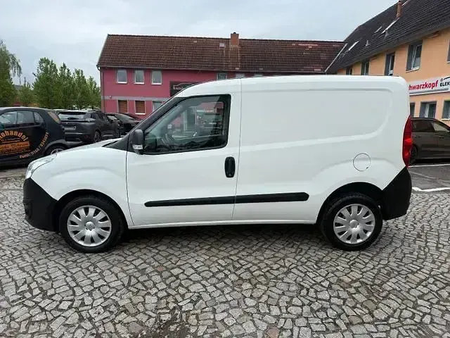 Używany Opel Combo 103 KM (75 kW) 2017 Biały Minivan