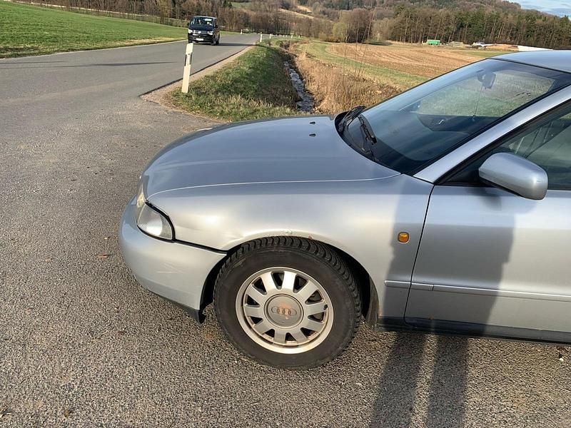 Gebraucht Audi A4 125 PS (91 kW) 1997 Silber Limousine