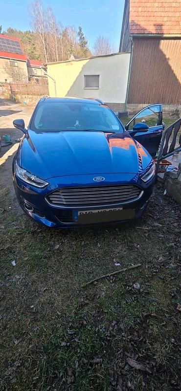 Gebraucht Ford Mondeo Titanium 149 PS (109 kW) 2016 Blau Limousine