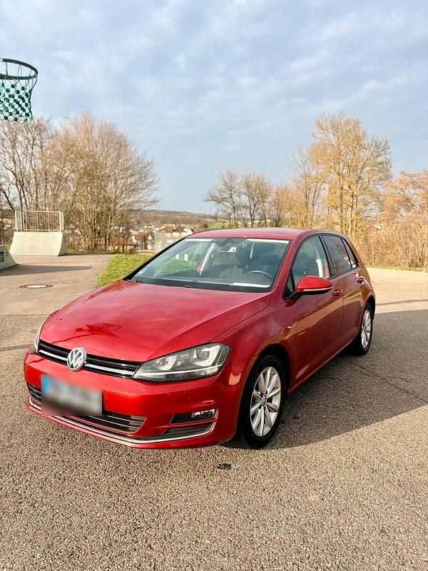 Gebraucht VW Golf VII LOUNGE 150 PS (110 kW) 2015 Rot Kleinwagen