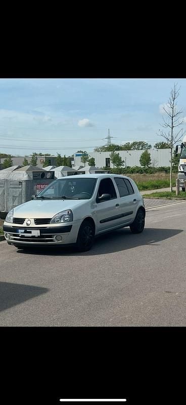 Silber Gebraucht 2004 Renault Clio II Kleinwagen | 1.100 € (Fairer Preis) - Bild 1/4