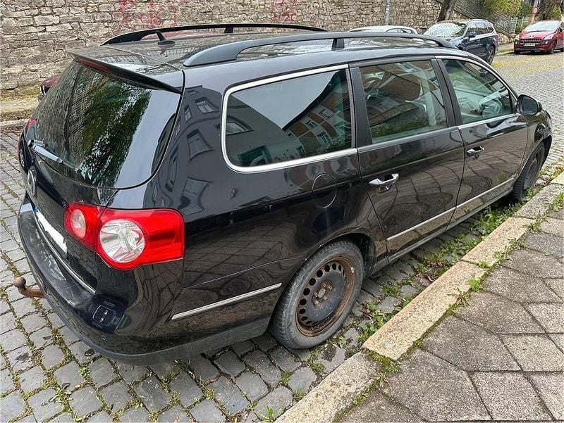 Second-hand VW Passat 140 CP (102 kW) 2005 Negru Break