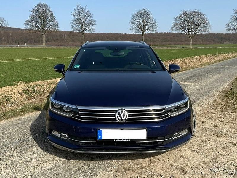 Gebraucht VW Passat Highline 190 PS (139 kW) 2019 Blau Kombi