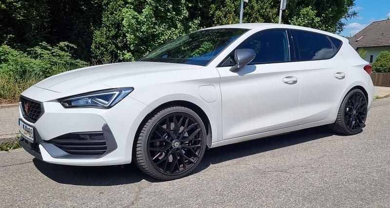 Weiß Gebraucht 2021 Cupra Leon Limousine | 24.900 € (Fairer Preis) - Bild 1/4
