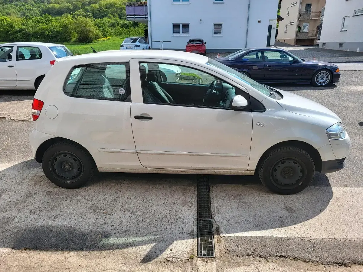 Gebraucht VW Fox 54 PS (39 kW) 2008 Weiß Kleinwagen
