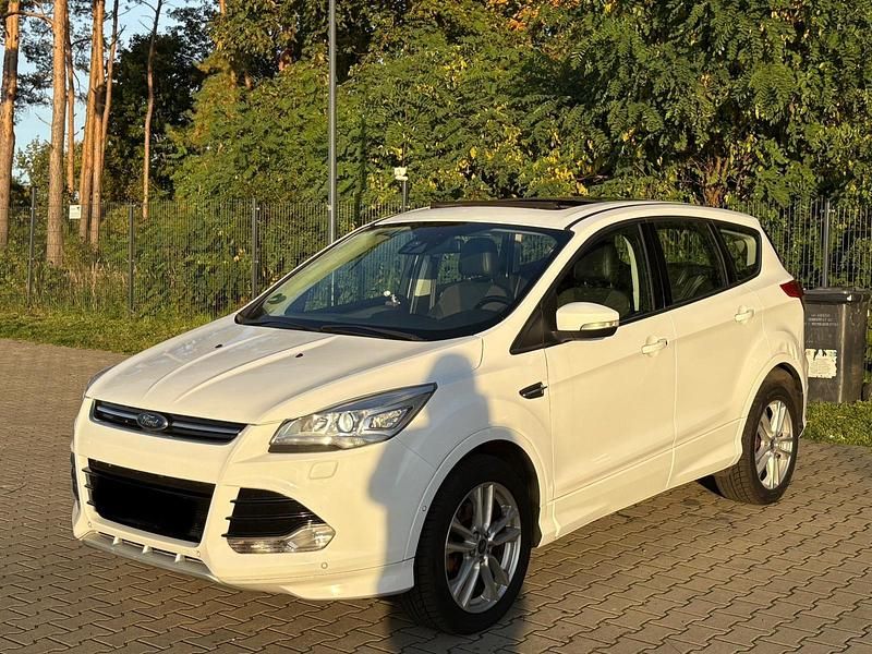 Weiß Gebraucht 2015 Ford Kuga Individual SUV | 8.800 € (Superpreis) - Bild 1/4