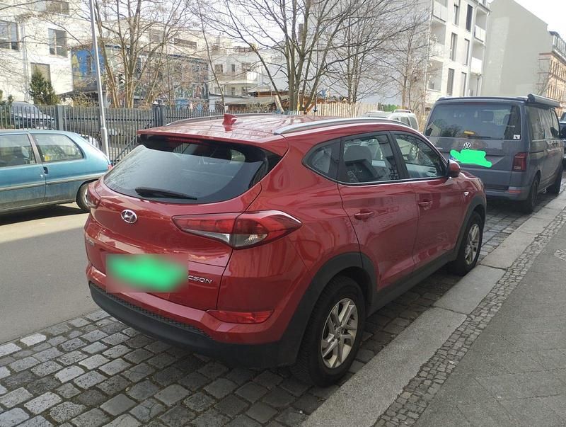 Gebraucht Hyundai Tucson 132 PS (97 kW) 2017 Rot SUV