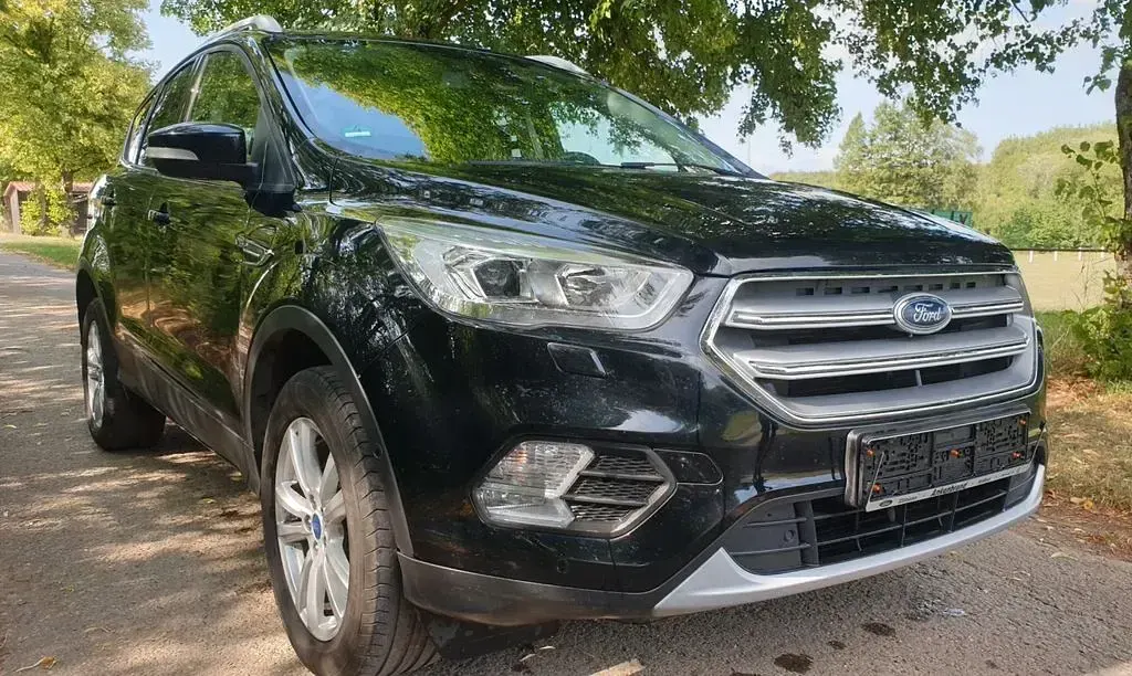 Gebraucht Ford Kuga Titanium 150 PS (110 kW) 2020 Schwarz SUV