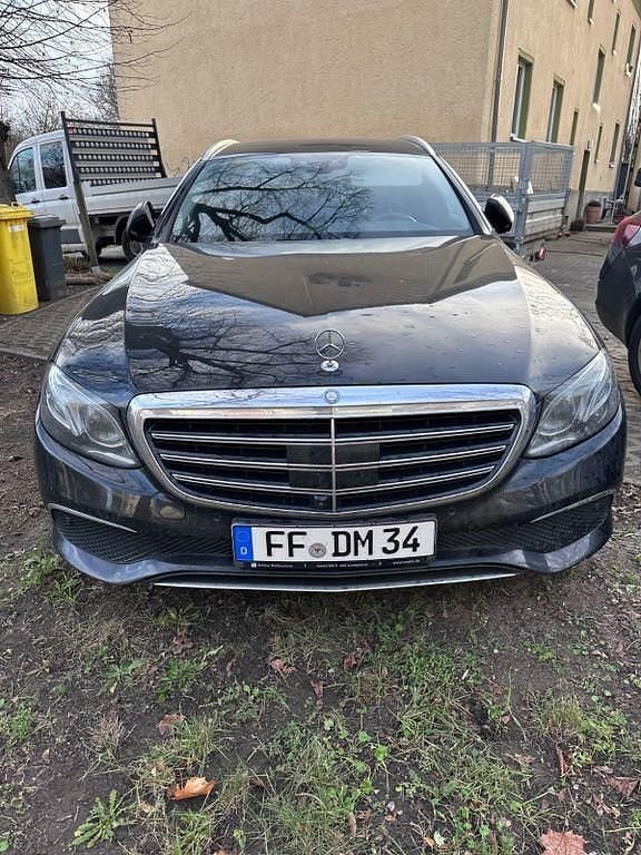 Gebraucht Mercedes E350 Exclusive 258 PS (189 kW) 2017 Schwarz Limousine