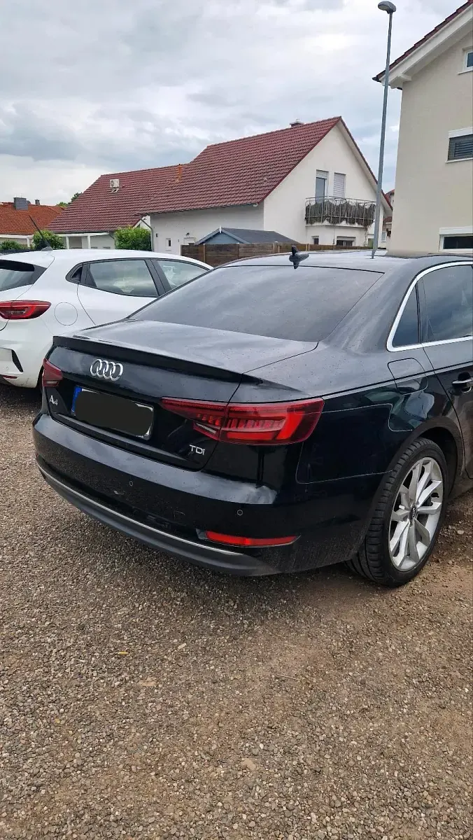Gebraucht Audi A4 Sport 150 PS (110 kW) 2018 Schwarz Limousine