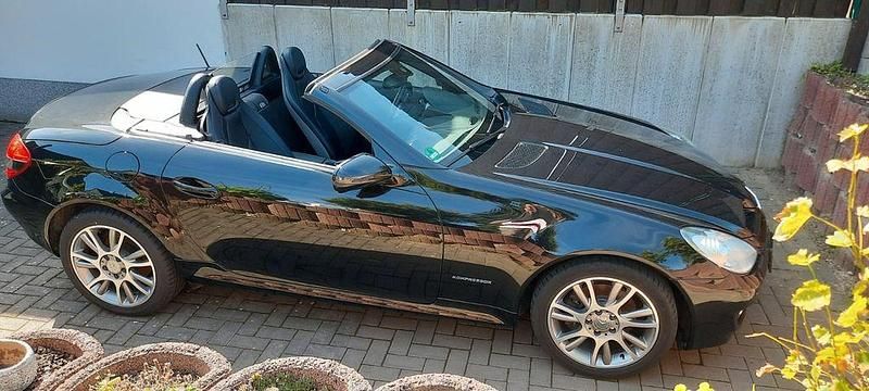 Schwarz Gebraucht 2010 Mercedes SLK200 Cabrio | 10.500 € (Guter Preis) - Bild 1/4