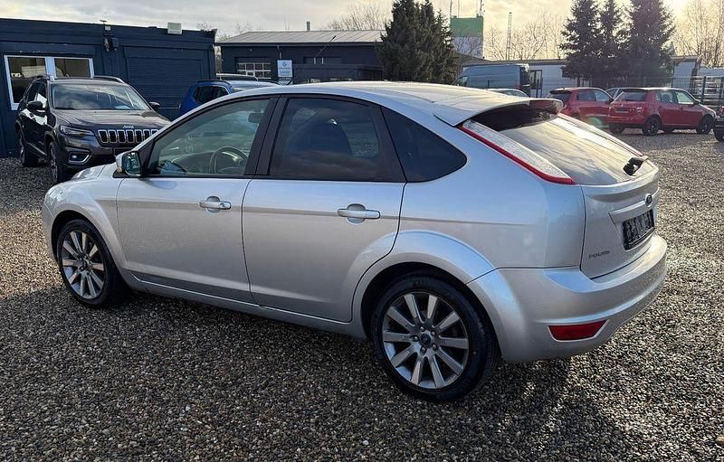 Gebraucht Ford Focus 125 PS (91 kW) 2010 Silber Limousine