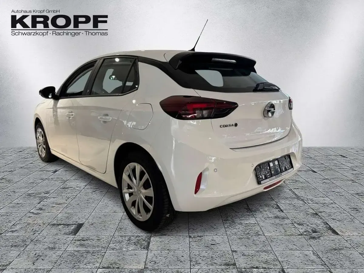 Używany Opel Corsa-e Edition 100 kW (136 KM) 2022 Biały Hatchback
