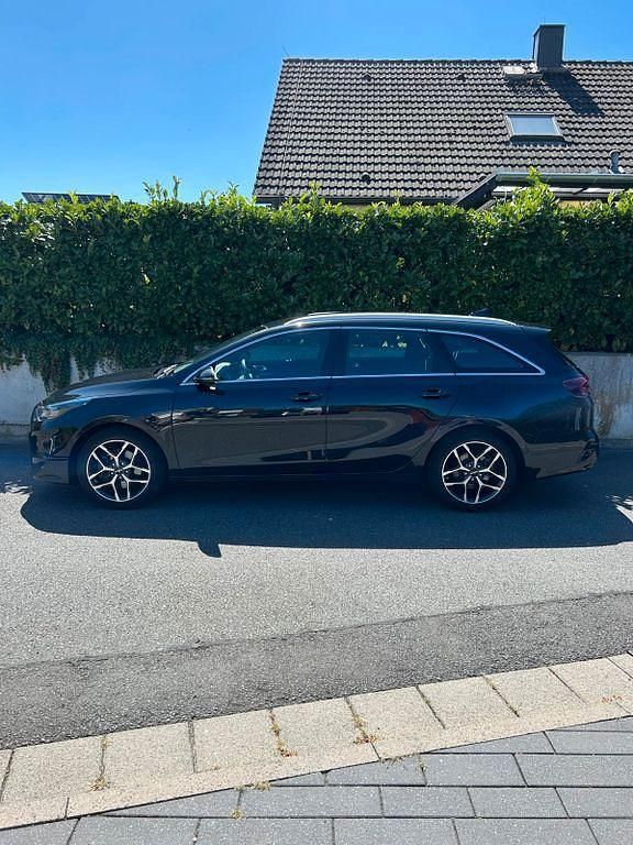Schwarz Gebraucht 2022 Kia Ceed Sportswagon Platinum Kombi | 18.900 € (Guter Preis) - Bild 1/4