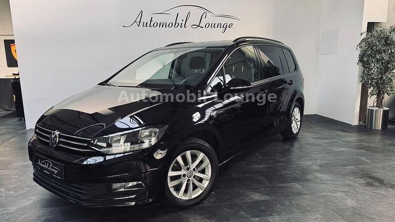 Schwarz Gebraucht 2016 VW Touran Comfortline Van / Kleinbus | 11.999 € (Fairer Preis) - Bild 1/4