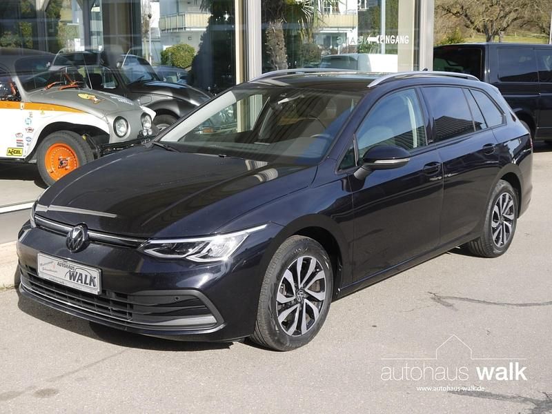 Gebraucht VW Golf VIII Active 116 PS (85 kW) 2022 Deep black perleffekt Kombi
