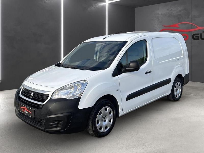 Weiß Gebraucht 2015 Peugeot Partner Comfort plus Van / Kleinbus | 8.999 € (Etwas zu teuer) - Bild 1/4