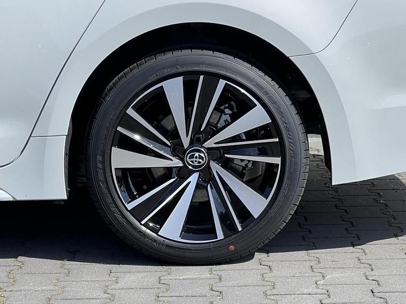 Neu Toyota Corolla Style 140 PS (102 kW) 2025 Metallic gegen aufpreis Kombi