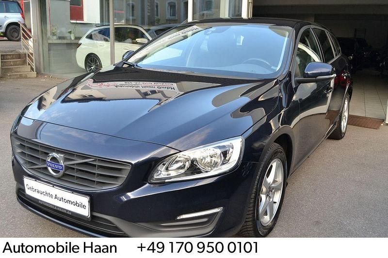 Blau Gebraucht 2016 Volvo V60 Business Edition Kombi | 8.900 € (Fairer Preis) - Bild 1/4