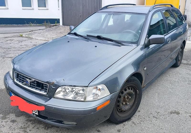 Silber Gebraucht 2001 Volvo V40 Kombi | 850 € (Fairer Preis) - Bild 1/4