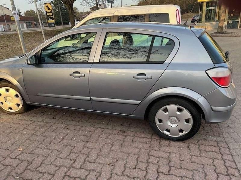 Gebraucht Opel Astra 90 PS (66 kW) 2005 Silber Limousine