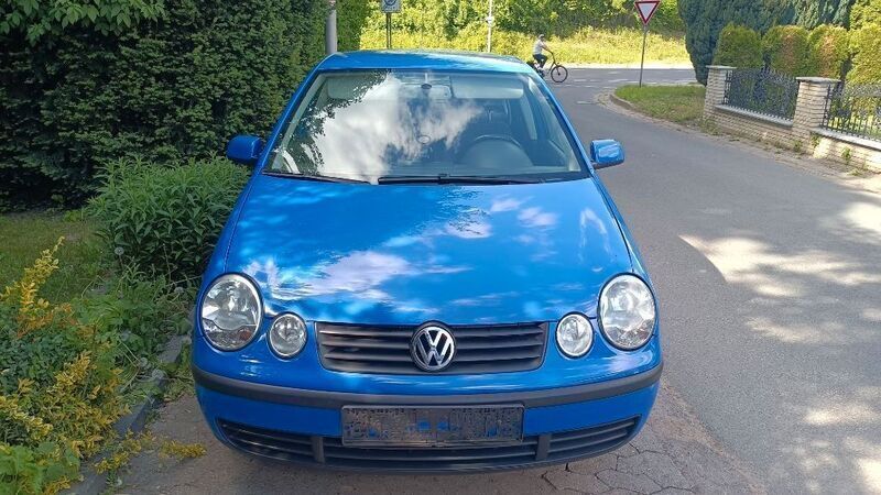 Blau Gebraucht 2004 VW Polo Cricket Limousine | 4.299 € (Teuer) - Bild 1/4