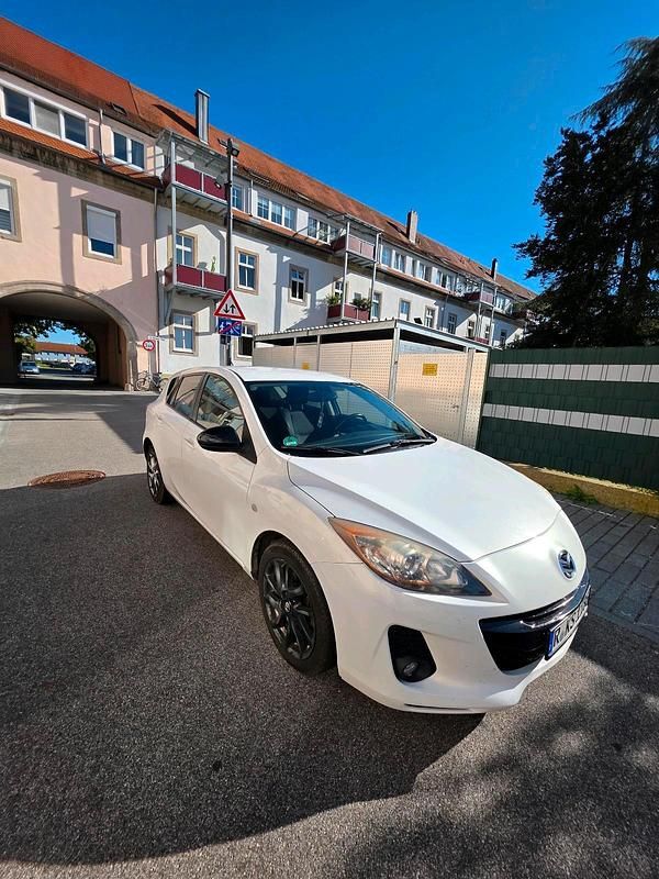 Weiß Gebraucht 2013 Mazda 3 Limousine | 5.500 € (Fairer Preis) - Bild 1/4