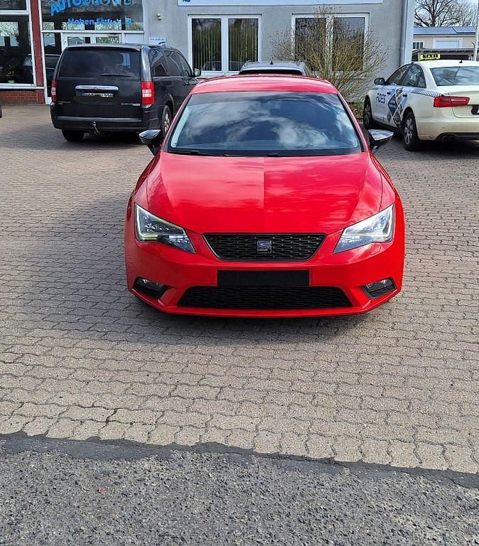 Gebraucht Seat Leon Style 105 PS (77 kW) 2013 Rot Limousine